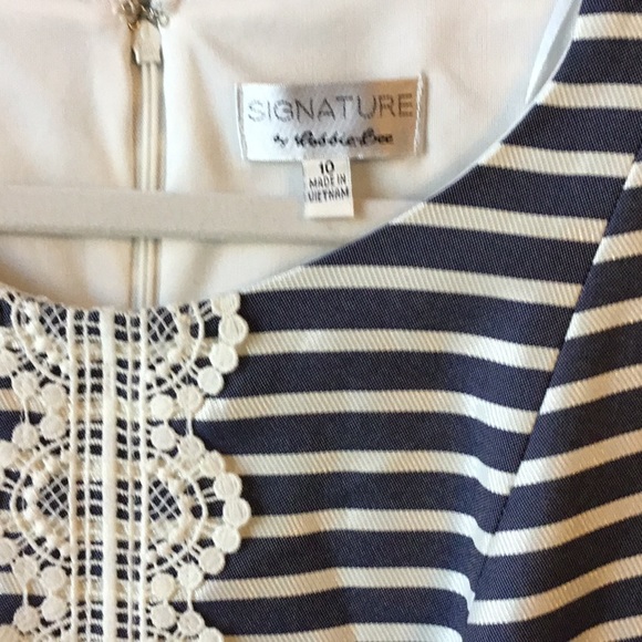 SOLD Signature by Robbie Bee Fully Lined Dress - Picture 6 of 8